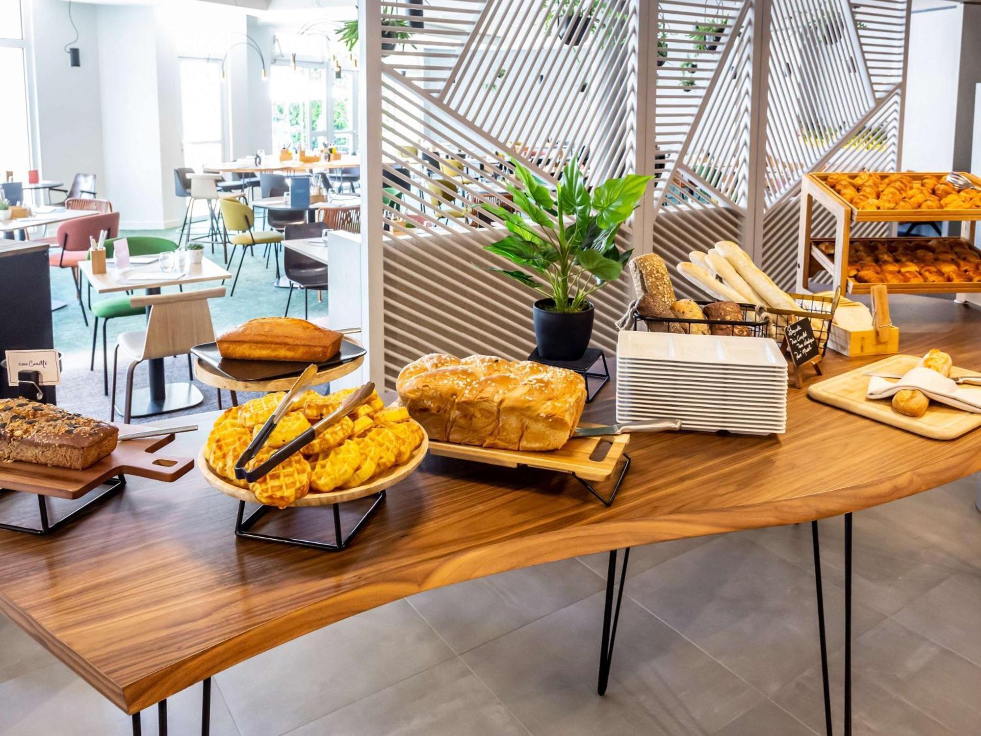 Novotel Bourges Bagian luar foto