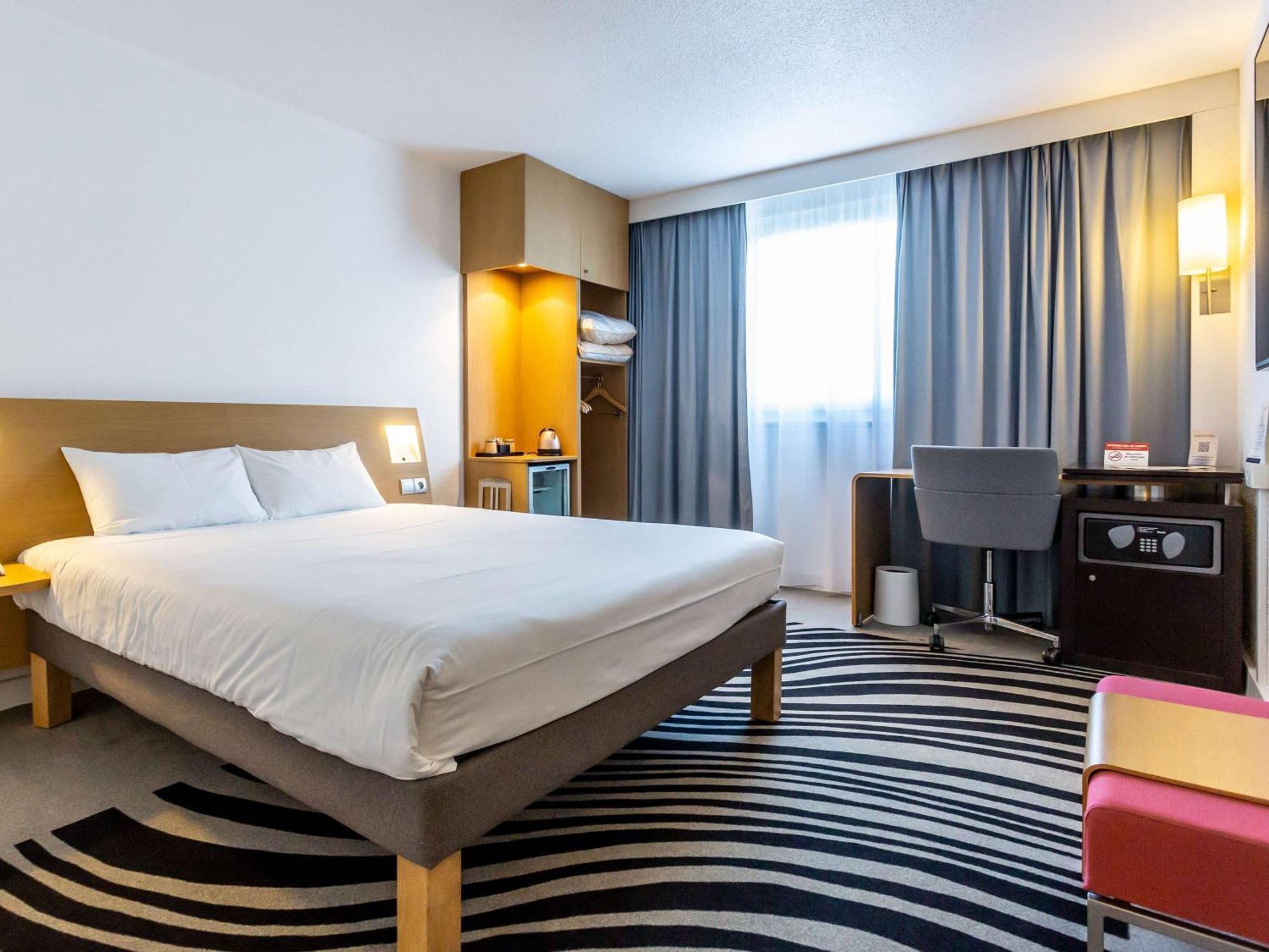 Novotel Bourges Bagian luar foto